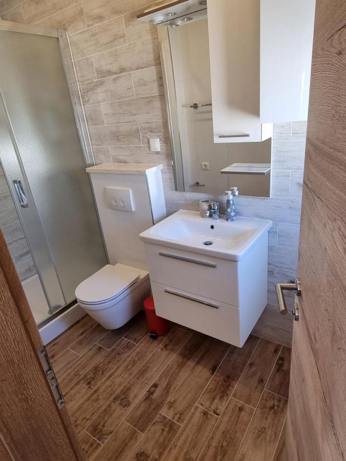 Apartments Sky Брела Екстериор снимка