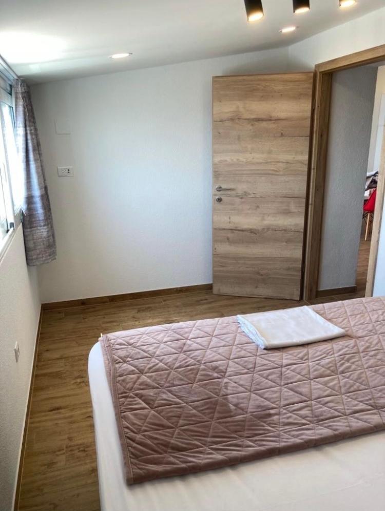 Apartments Sky Брела Екстериор снимка